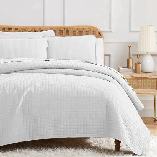 Small Squares Classic Quilt Set, White